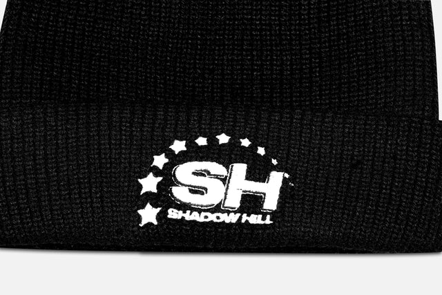 BLACK STAR BEANIE